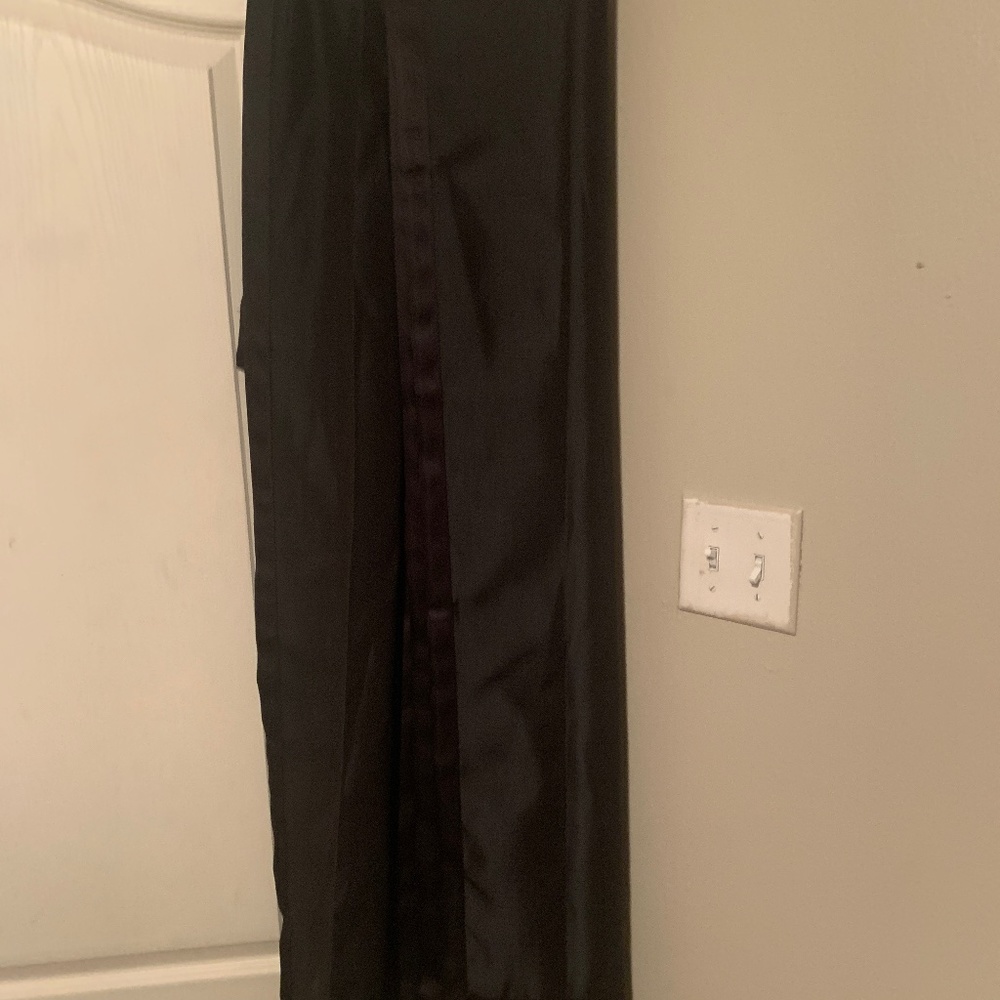 2 main stays black curtains 30 in x 63 in